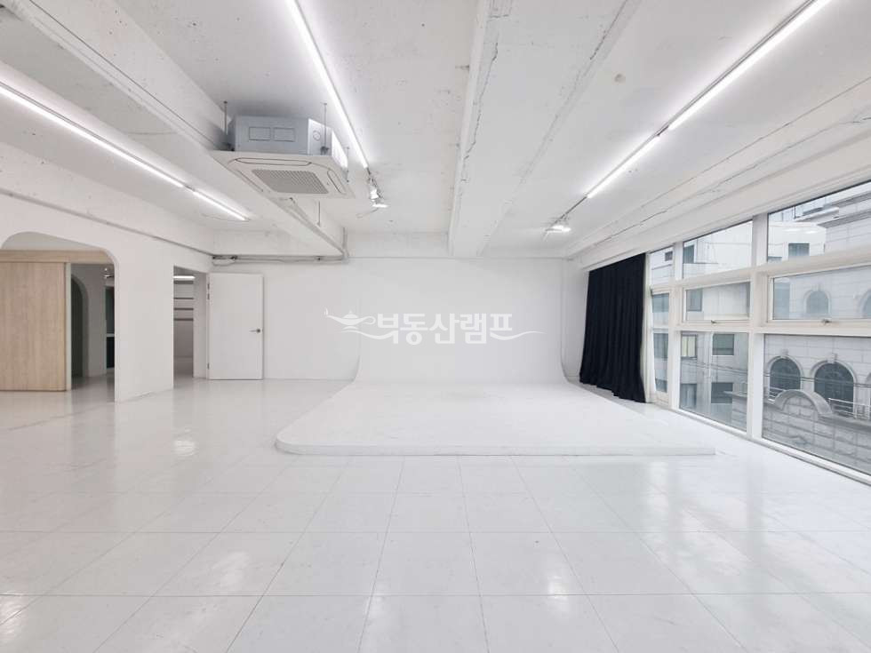 서울 강남구 신사동 스튜디오 추천! 지정주차 2대, 호리존有 월세 매물번호 15052 사진 2