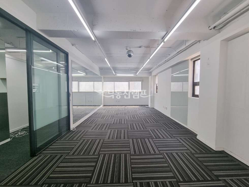 서울 강남구 도곡동 양재쳔 가성비좋은 화이트톤 인테리어사무실 월세 매물번호 15079 사진 2