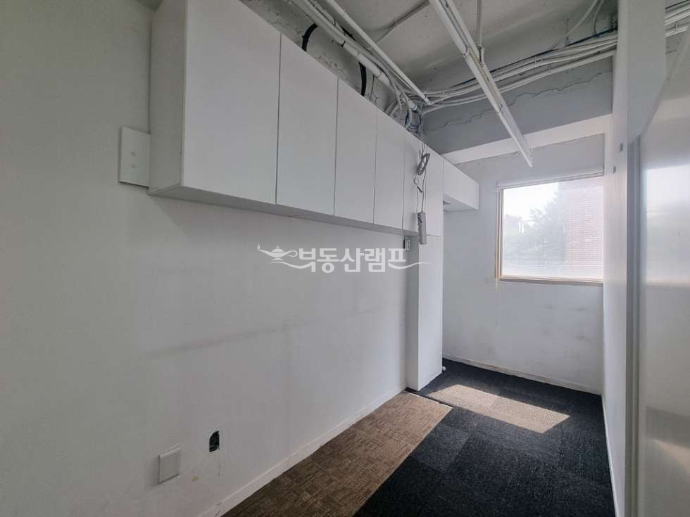 서울 강남구 도곡동 양재쳔 가성비좋은 화이트톤 인테리어사무실 월세 매물번호 15079 사진 7