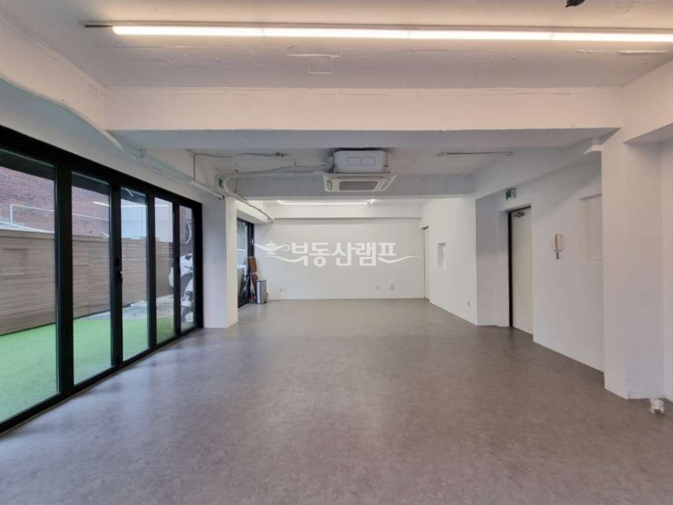 서울 강남구 논현동 주건축물제1동 학동역 3분, 테라스O, 외부 단독출입로O 월세 매물번호 11033 사진 2