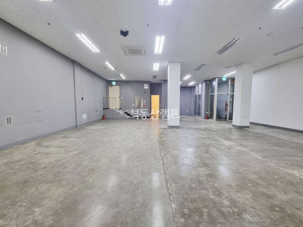 서울 강남구 역삼동 층고 높은 사무실, 출입구2개, 스튜디오추천 월세 매물번호 15125 사진 2