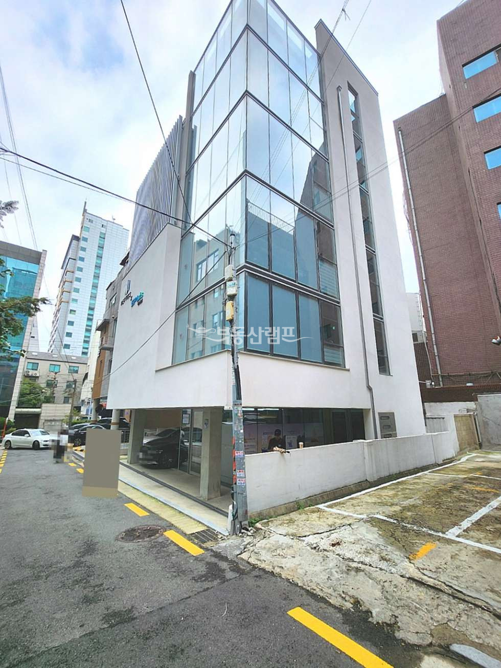 서울 서초구 서초동 남부터미널역3분, 대로이면, 신축 고급디자인 통임대 월세 매물번호 11069 사진 1