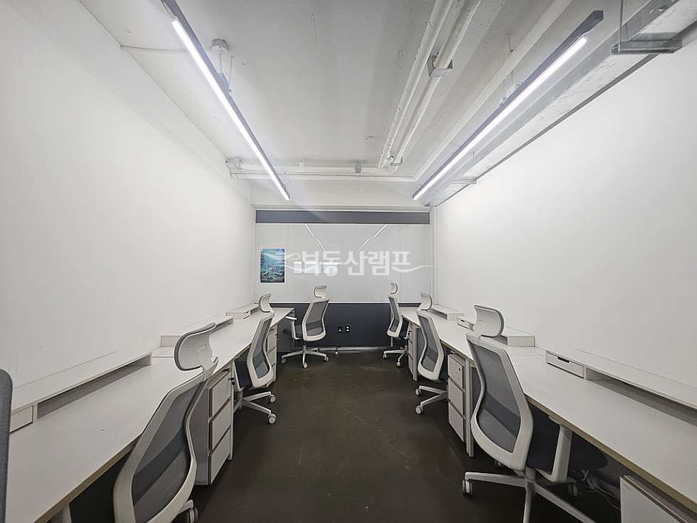 서울 강남구 역삼동 역삼역 신축급 인테리어 완비 대형 사무실 월세 매물번호 15134 사진 4