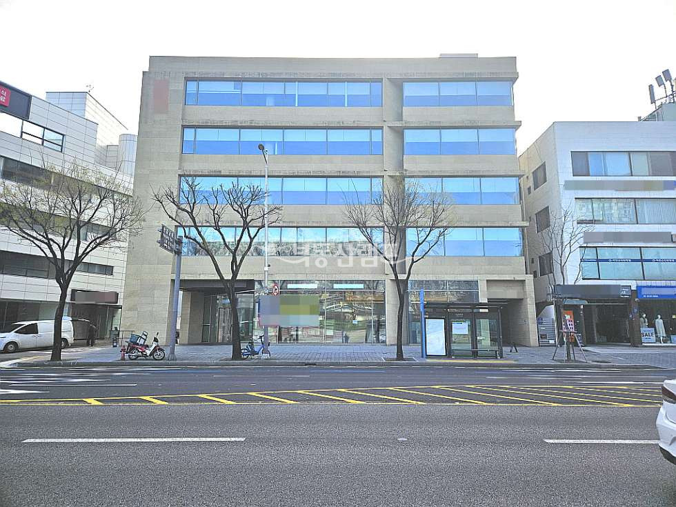 서울 강남구 신사동 가로수길 인근 대로변 신축급 인테리어 대형 통임대 월세 매물번호 15174 사진 1