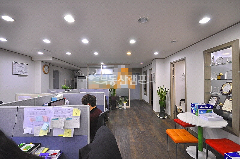 서울 강남구 역삼동 깔끔하고 실용적인 인테리어 사무실 임대 월세 매물번호 10395 사진 1