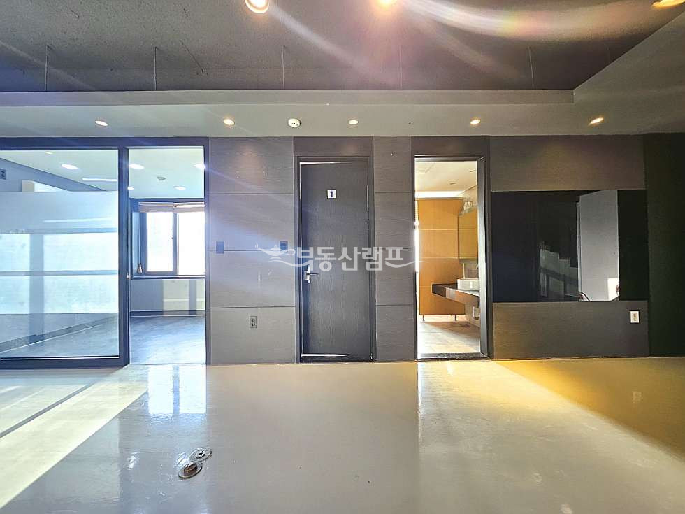 서울 강남구 논현동 1동 언주역 인테리어 A 사무실 & 엔터사옥..스튜디오 월세 매물번호 15214 사진 2