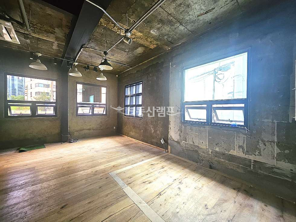 서울 강남구 청담동 청담동 코너건물 무권리 주차3대 상가 월세 매물번호 15272 사진 2