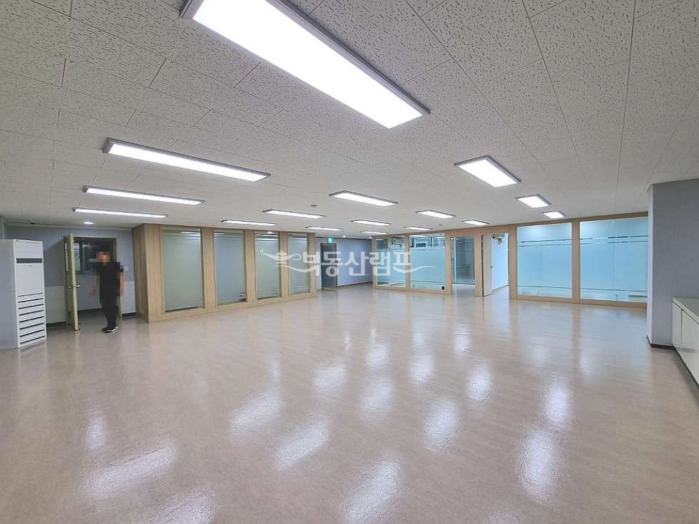 서울 강남구 역삼동 역삼역 룸2,탕비실 에이스 급 사무실 월세 매물번호 10471 사진 2