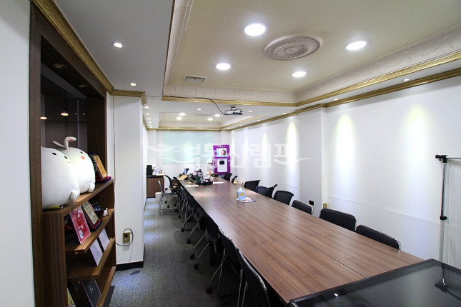서울 강남구 논현동 ★ 내외관 깔끔한고 접근 좋은 사무실 ★ 월세 매물번호 10486 사진 3