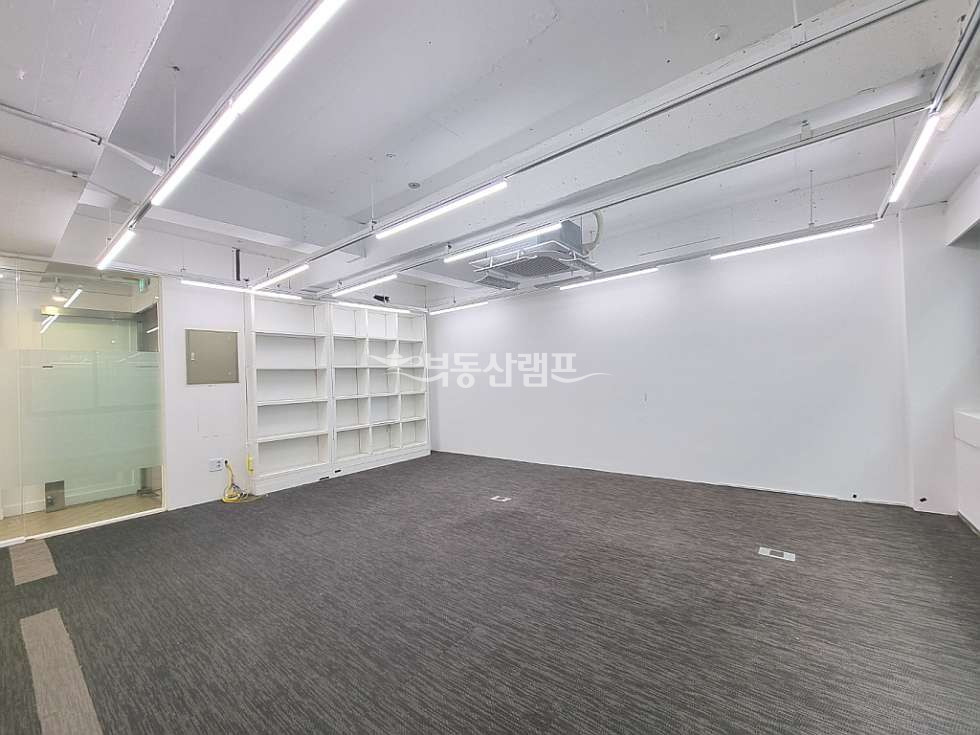 서울 강남구 논현동 학동역 2분 엔틱한 레일조명인테리어 사무실 월세 매물번호 10506 사진 6