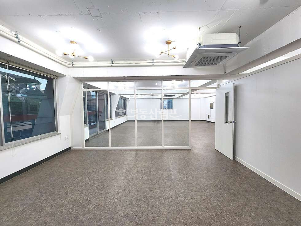 서울 강남구 역삼동 역삼동 실43p 룸2 노출천정 레일조명 가성비 인테리어 사무실 월세 매물번호 10578 사진 4