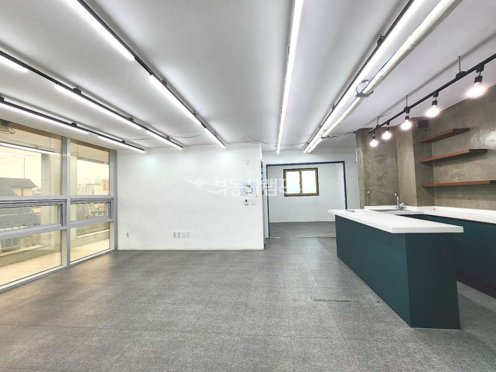 서울 강남구 역삼동 역삼동 멋진테라스 내부 깔끔한 인테리어 사무실 월세 매물번호 10579 사진 1