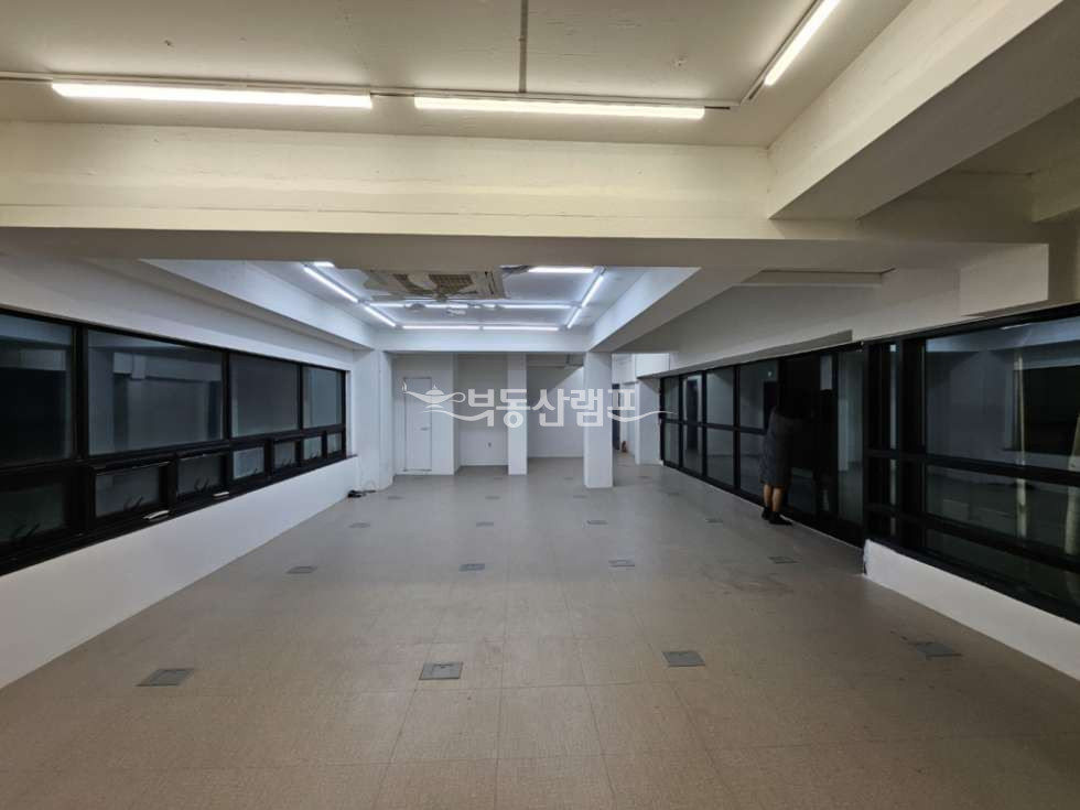 서울 강남구 논현동 을지병원사거리 인근 테라스 단독 사무실 월세 매물번호 10611 사진 1