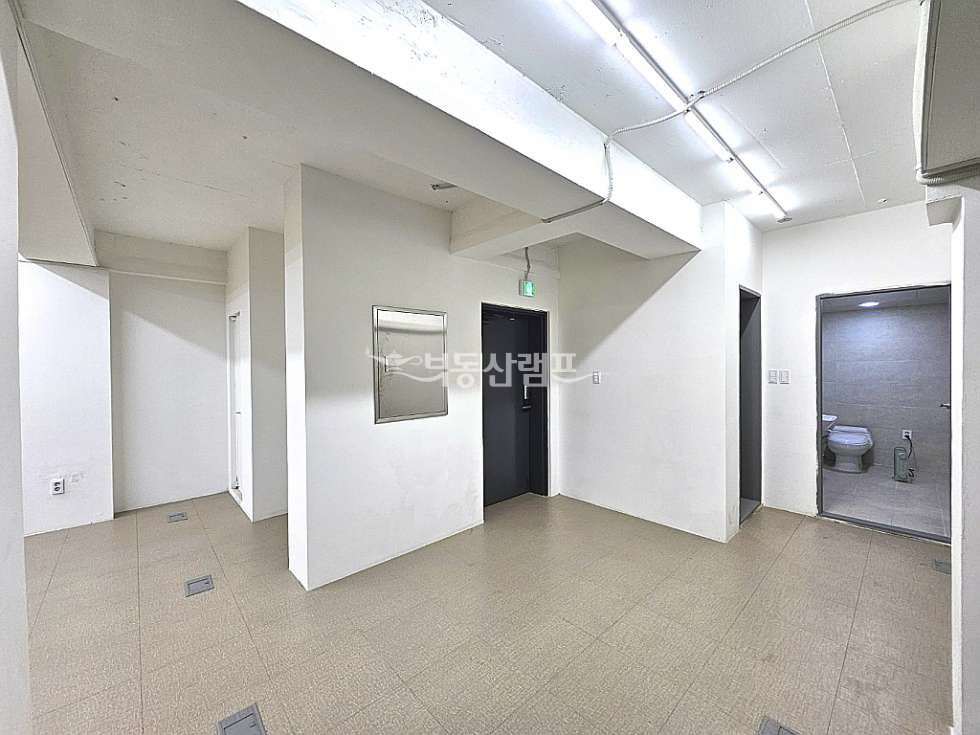 서울 강남구 논현동 을지병원사거리 인근 테라스 단독 사무실 월세 매물번호 10611 사진 2