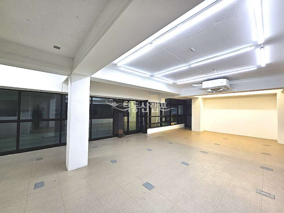 서울 강남구 논현동 을지병원사거리 인근 테라스 단독 사무실 월세 매물번호 10611 사진 3